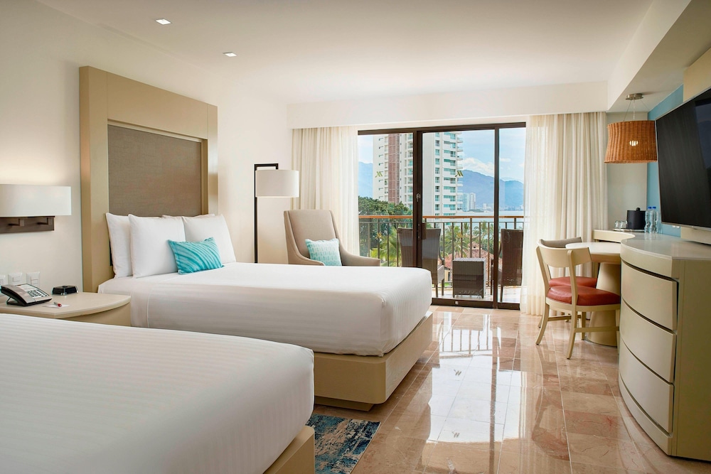 Panoramic Room, 2 Double Beds, Ocean View (Balcony)