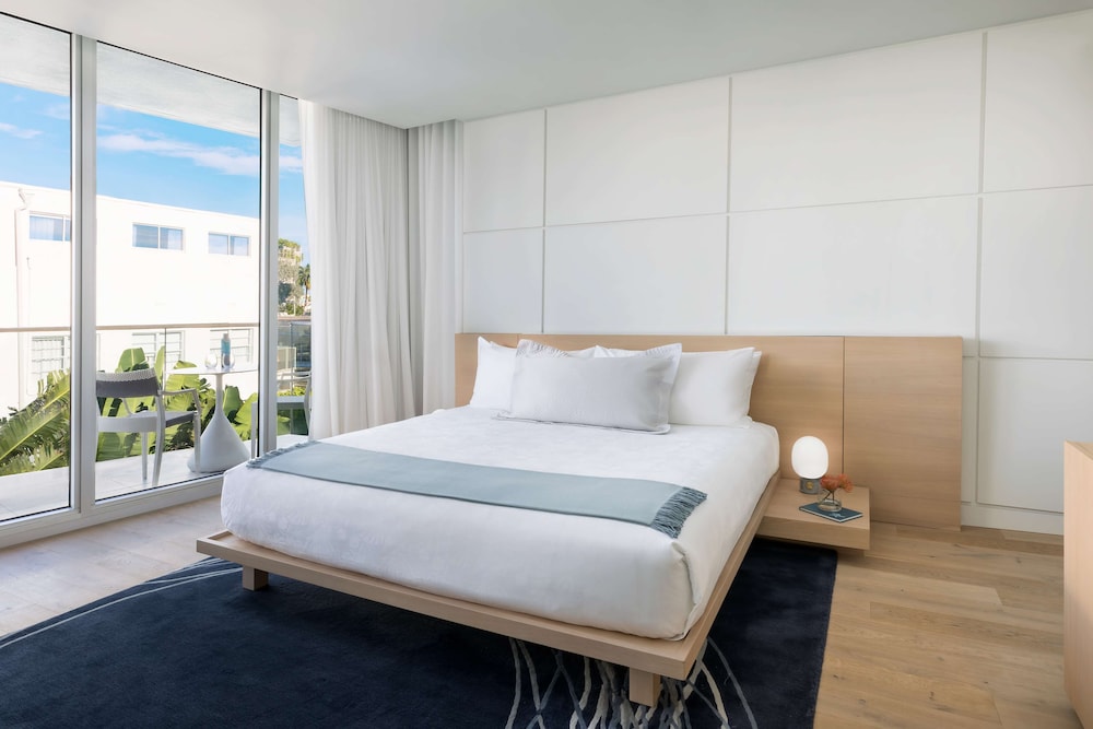 Studio Suite, 1 King Bed, Balcony