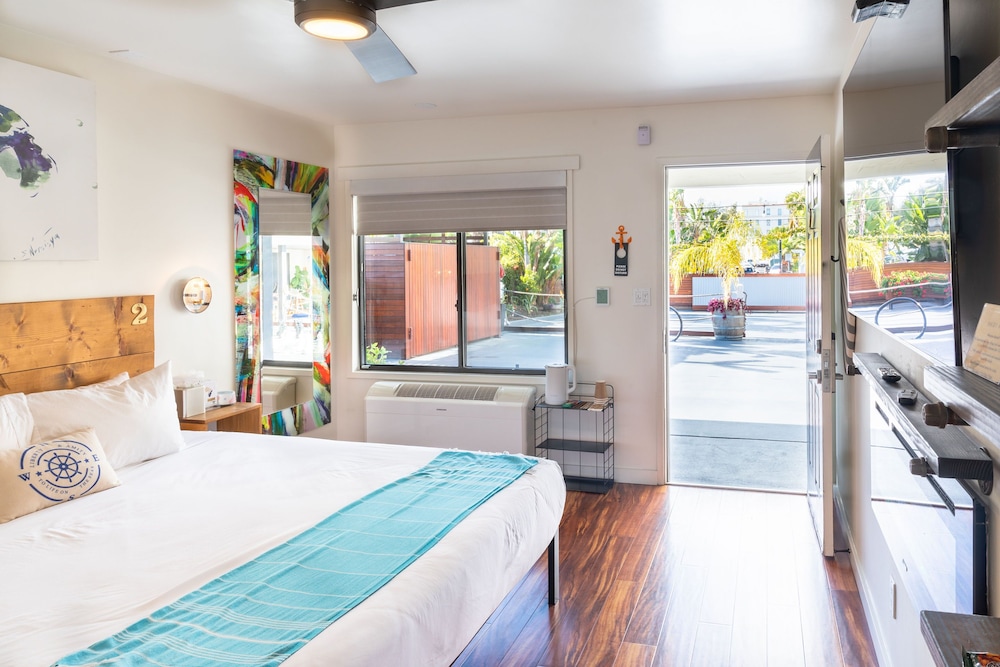 Basic Room, 1 King Bed, Accessible