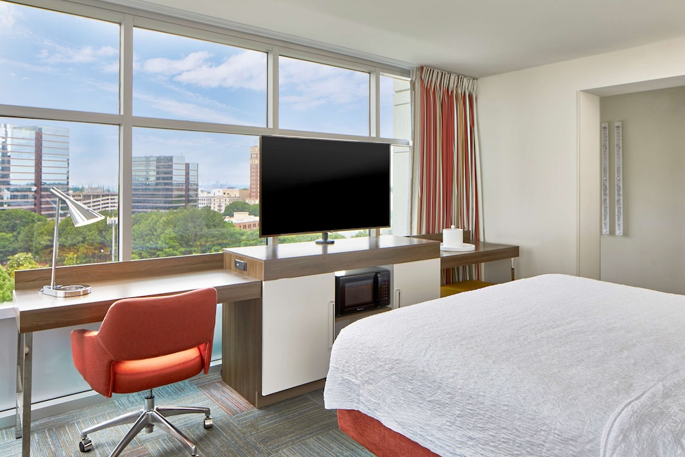 Room, 1 King Bed, Accessible, City View (Hearing) photo 1