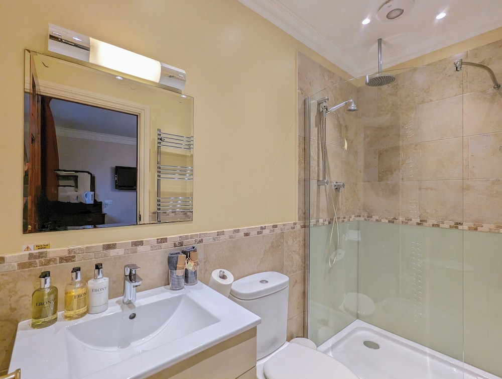 Twin Room, Ground Floor photo 3