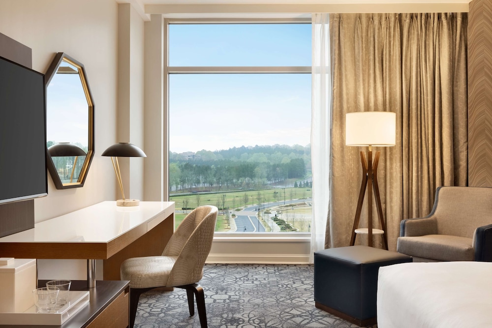 ADA Accessible Executive Room, 1 King Bed, Accessible (Hearing) - Photo 6