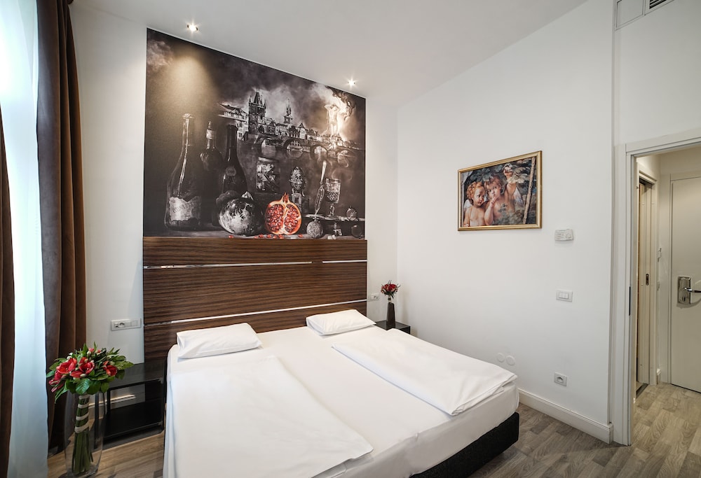 Double or Twin Room - Photo 1