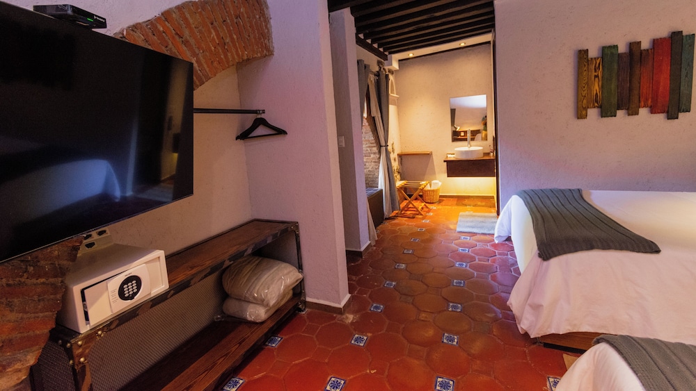 Standard Double Room (Frente a Terraza) - Photo 14