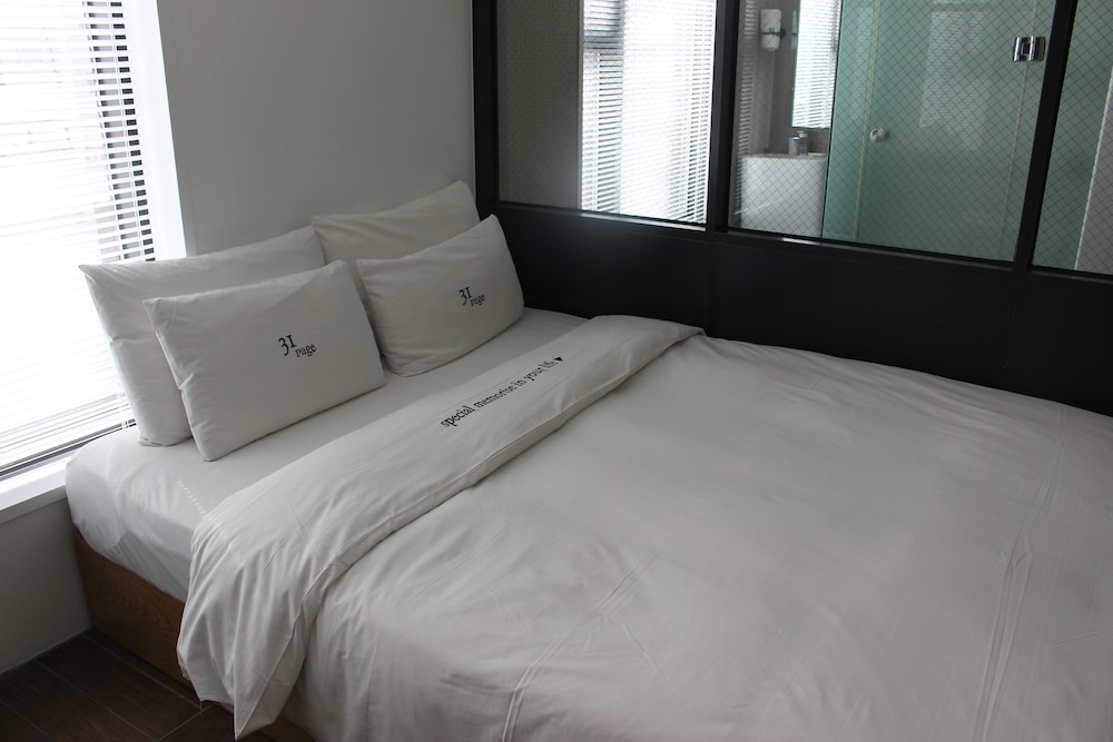 Deluxe Room (Railway View)