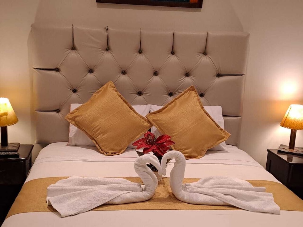 Romantic Double Room Single Use, 1 Queen Bed photo 2