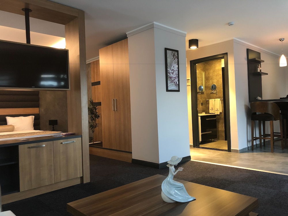 Penthouse, 1 Bedroom, Smoking, City View