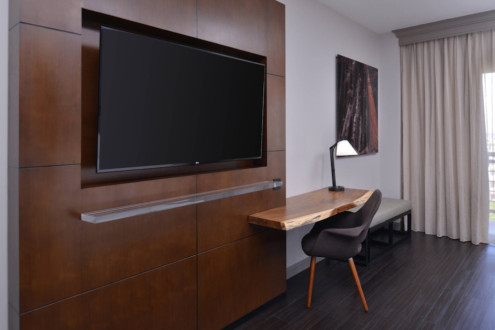 Room, 2 Queen Beds (Mobility Accessible, Roll-In Shower) - Photo 3