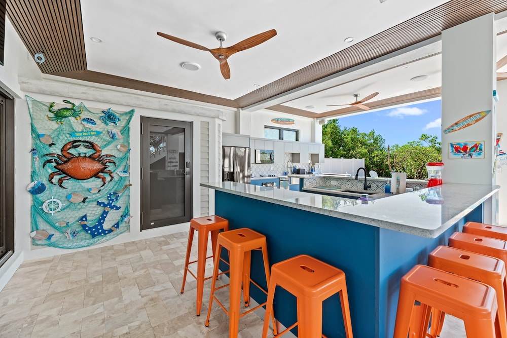 Luxury Seaside Escape ~ Heated Pool w Jacuzzi ~ Elevator ~ Dock ~ Scenic Views, Billede 26
