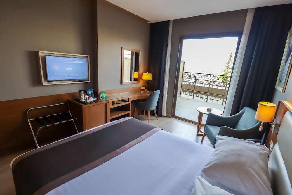 Standard Room, 1 Queen Bed, Balcony