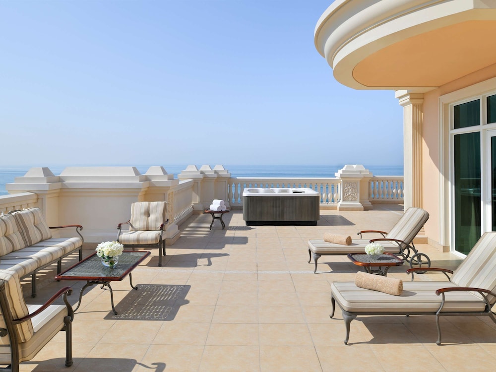Premium Club Room, Terrace, Club Lounge Access - Photo 9