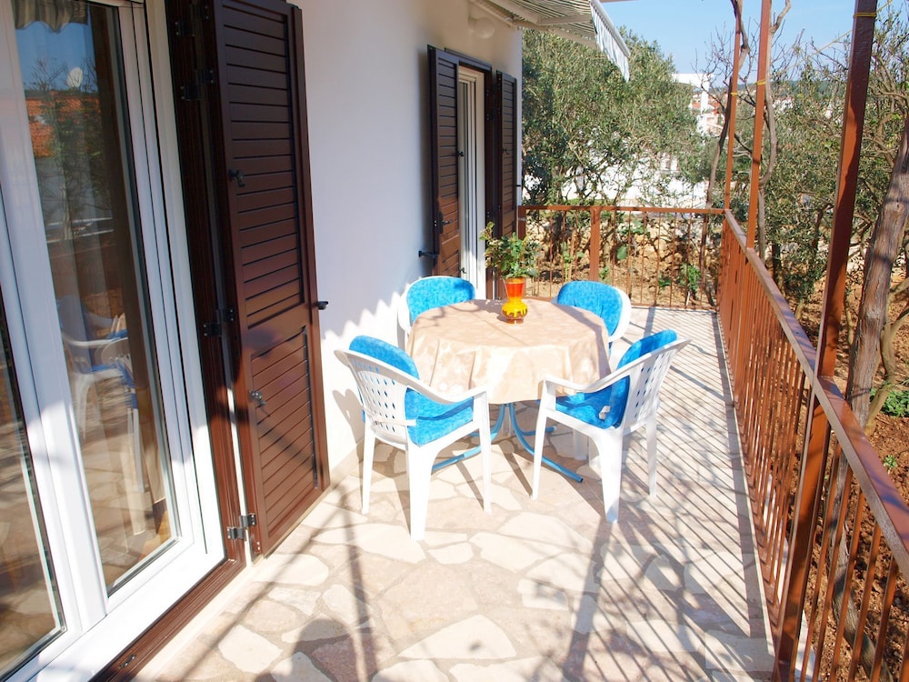Apartment (Mirja - 100m from the beach & parking) photo 3