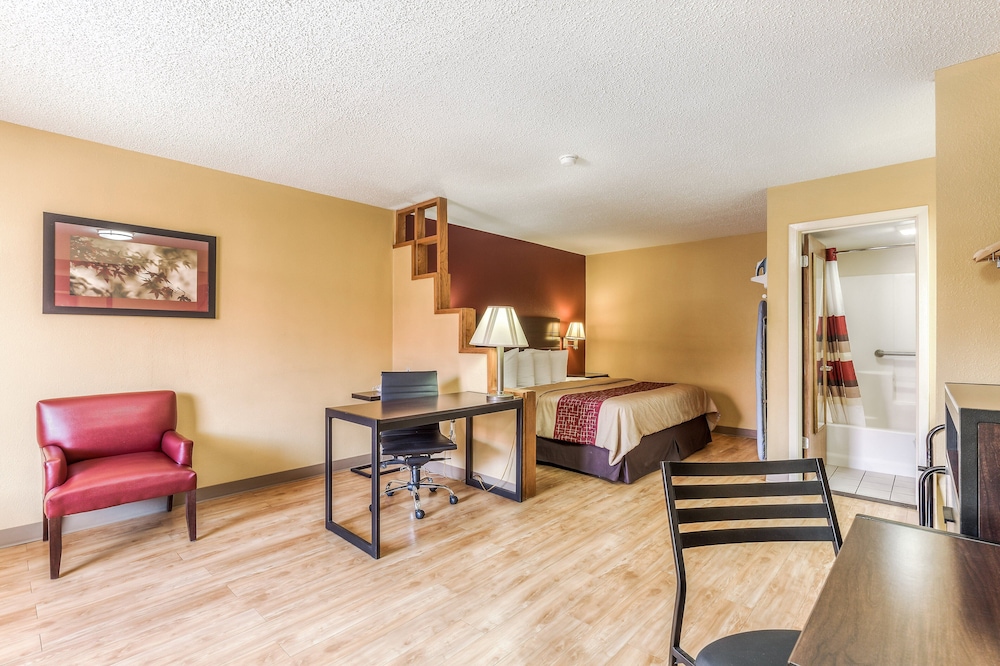 Superior Room, 1 King Bed, Non Smoking - Photo 6