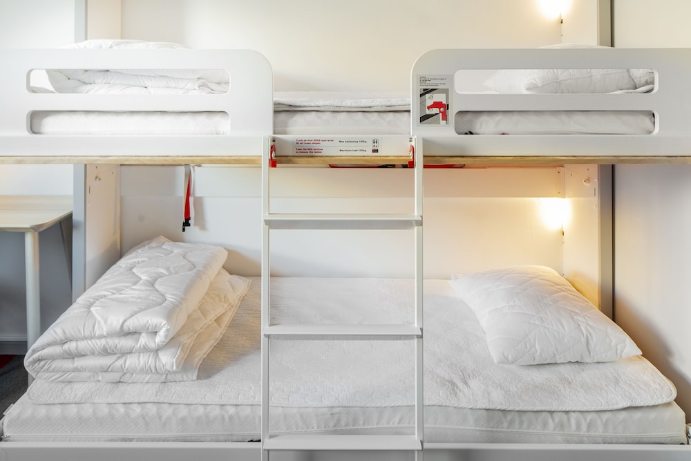 Economy Triple Room photo 3