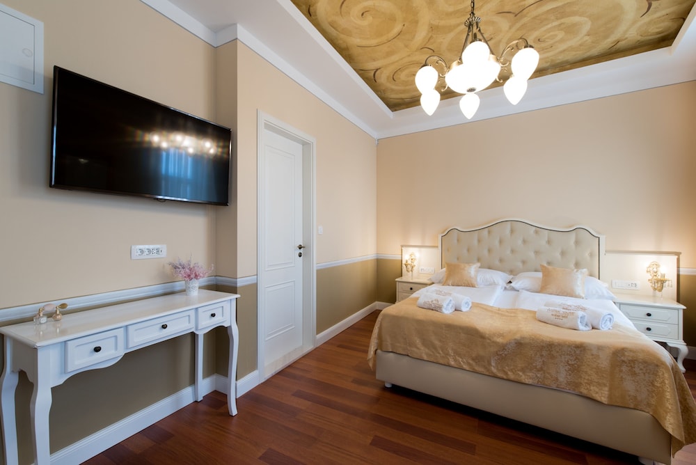 Double Room, Street View photo 2