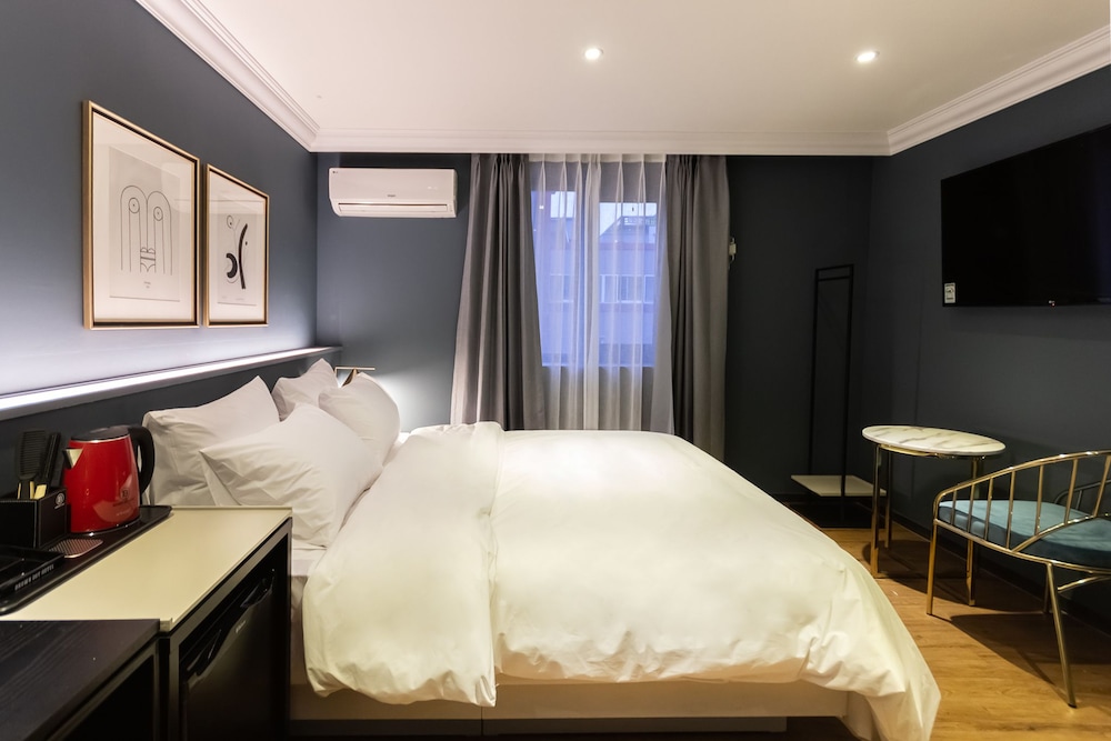 Standard Double Room - Photo 10