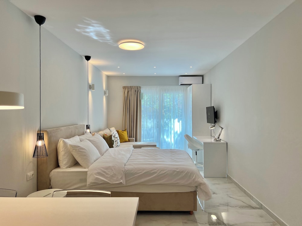 Deluxe Suite, Balcony