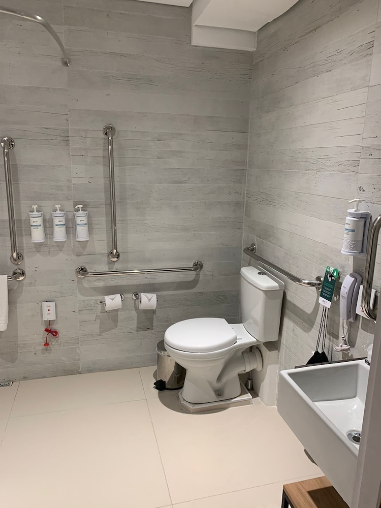 Superior Room, 1 Queen Bed, Mobility Accessible
