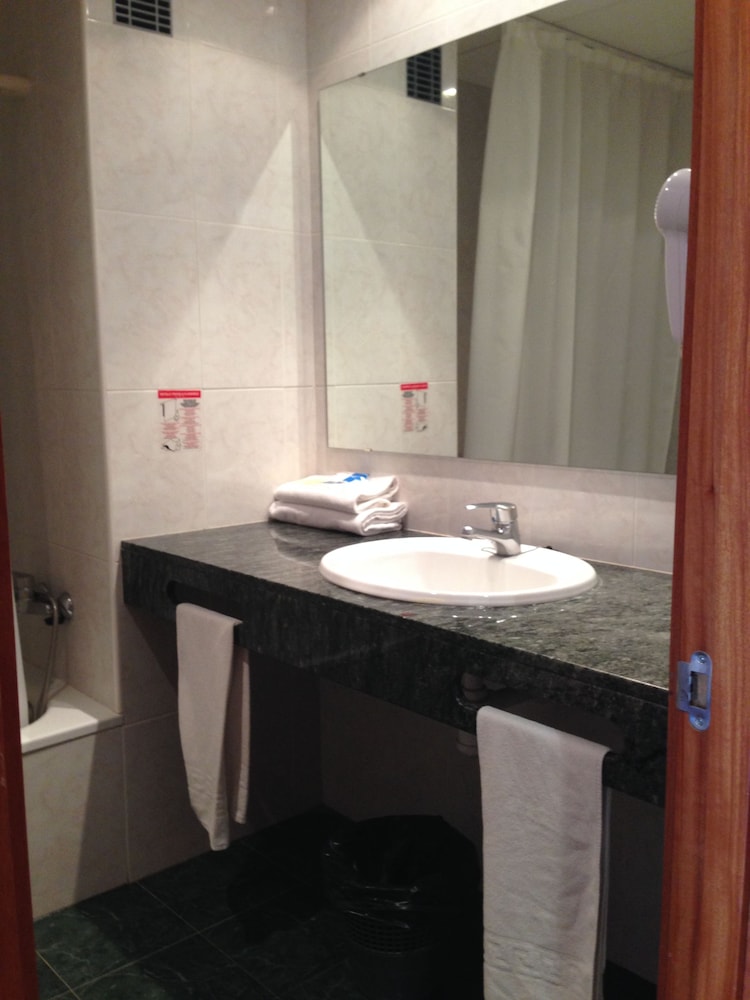 Standard Double or Twin Room (No Access to Avana Rooftop) - Photo 3
