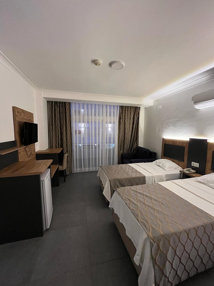 Deluxe Suite - Photo 6