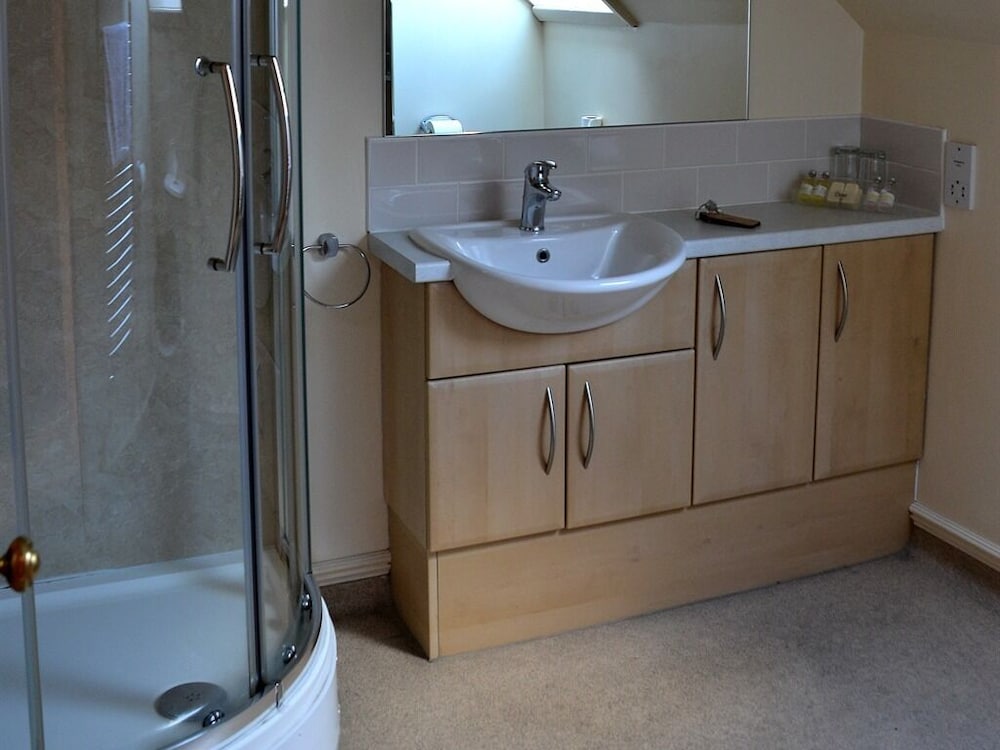 Suite, Ensuite (Strictly No Pets)