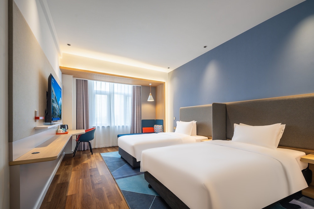 Standard Room, Multiple Beds (Extra Floor Space) photo 1