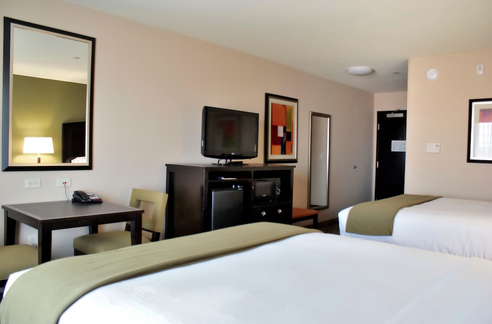 Suite, Multiple Beds (Additional Living Area) - Photo 2