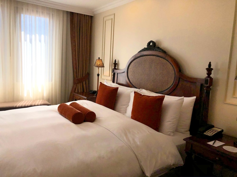 Royal Suite, 1 King Bed - Photo 2