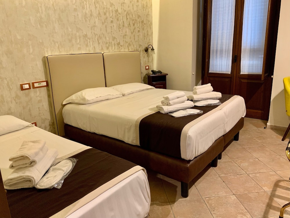Standard Triple Room - Photo 3