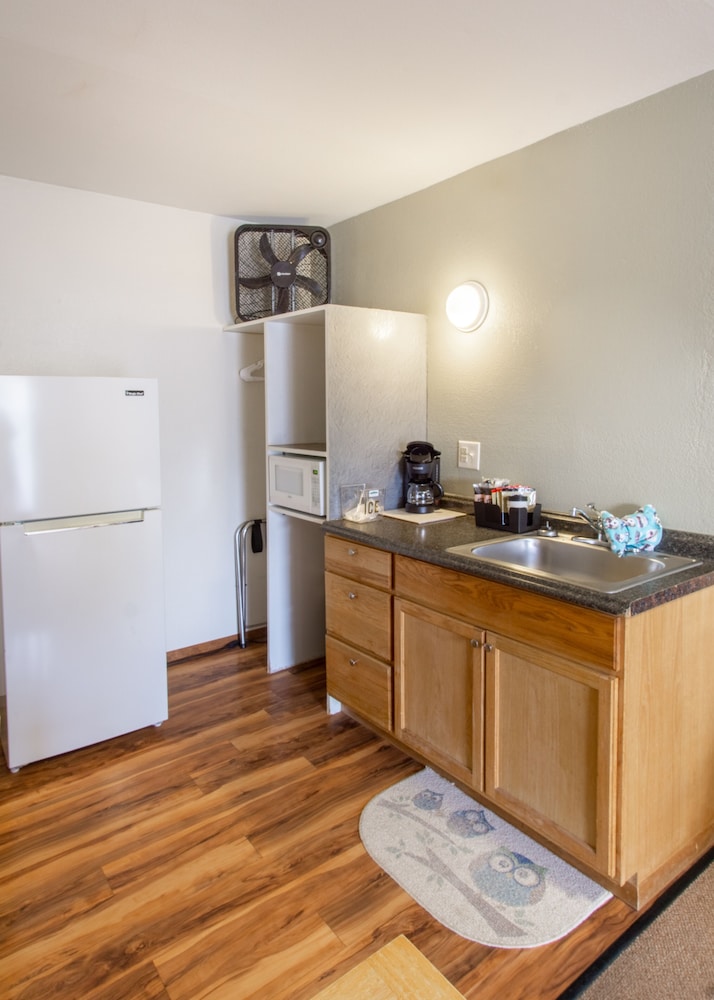 Standard Room, 2 Queen Beds, Mountain View photo 2