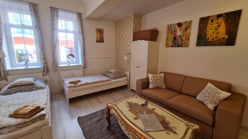 Romantic Studio, Multiple Beds, Kitchenette, Courtyard Area