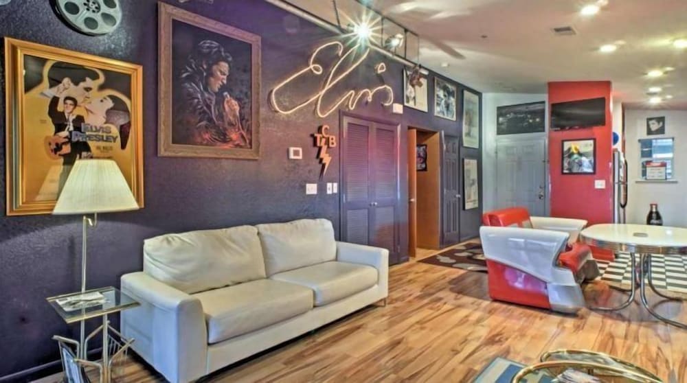 Deluxe Condo photo 1