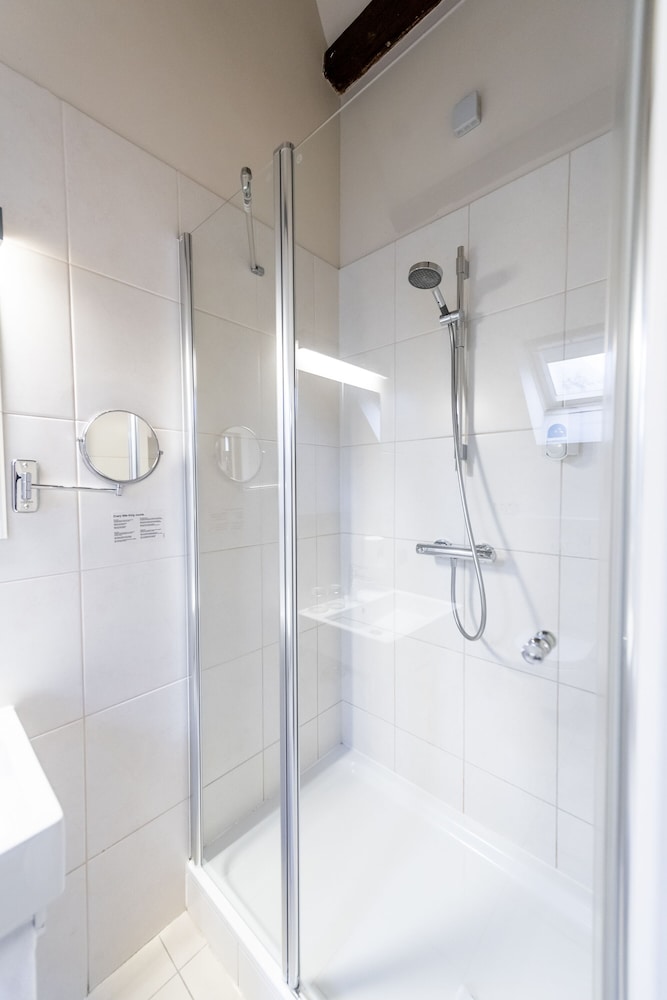 Standard Double or Twin Room - Photo 5
