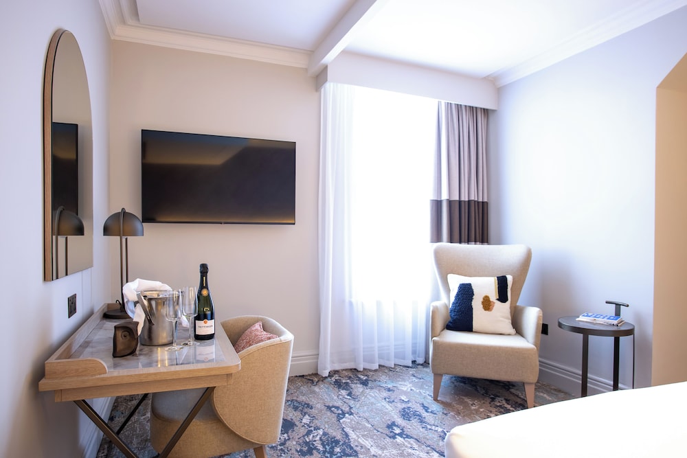 Newly Refurbished Premium Double Room - Photo 10