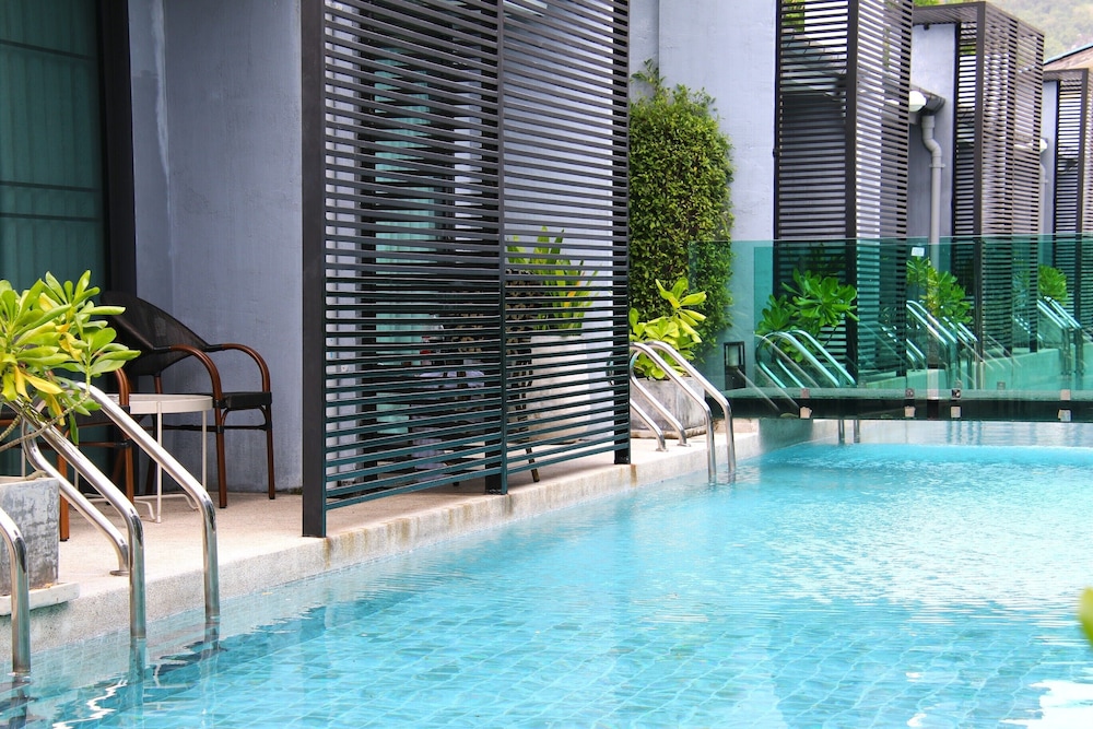 Premier Deluxe Pool Access - Photo 23