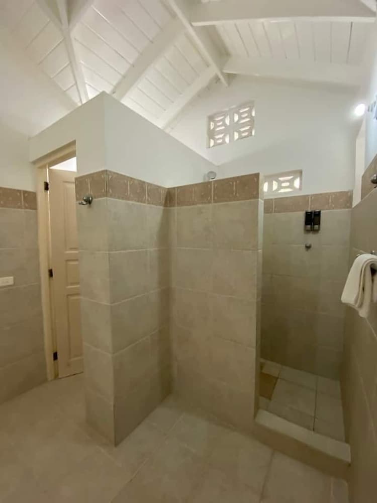 Comfort Studio Suite, 3 Bedrooms