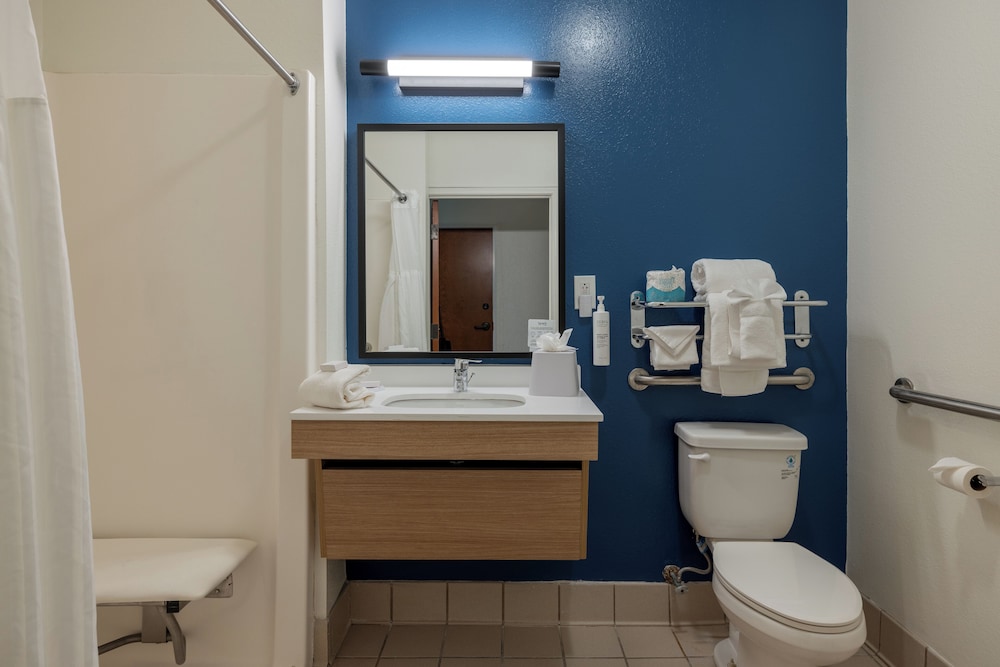 Room, 1 King Bed, Accessible (Mobility & Hearing, Roll-in Shower) - Photo 7