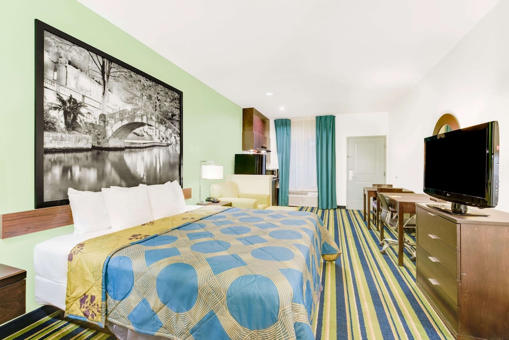 Standard Room, 1 King Bed - Photo 1