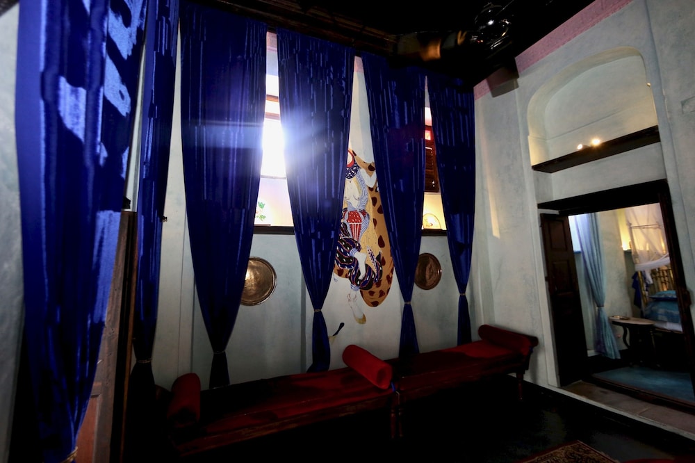 Signature Room (Zenana)