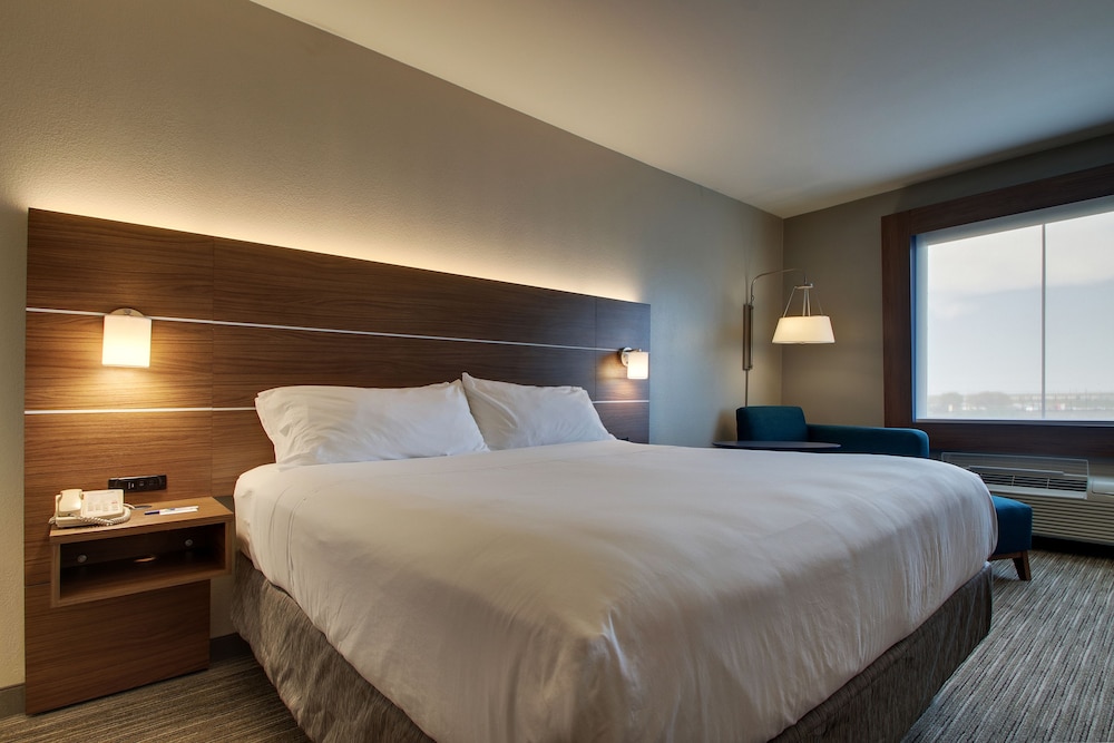 Standard Room, 1 King Bed, Accessible (Communication Accessible) - Photo 1