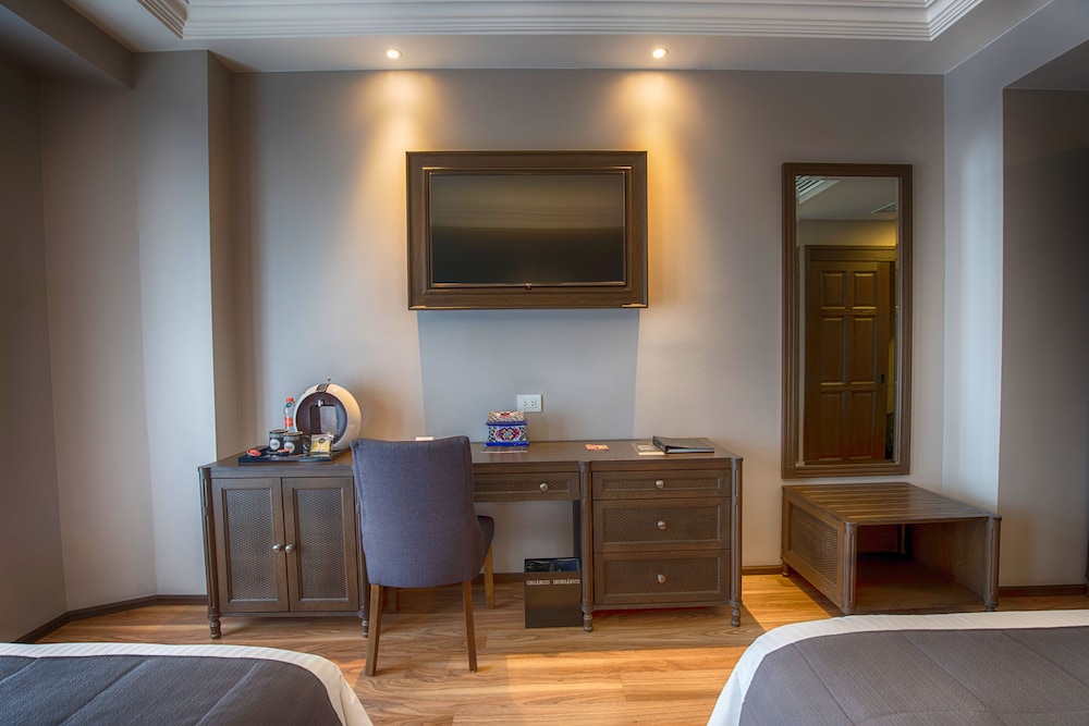 Family Room, 2 Double Beds thumbnail 6