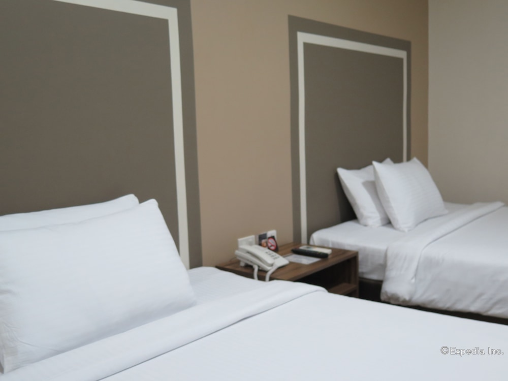 Standard Quadruple Room, No Windows photo 3