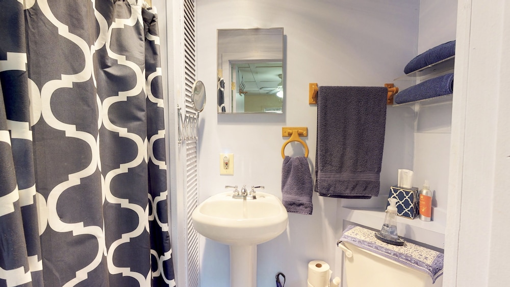 Room, Private Bathroom (Spencer) photo 3
