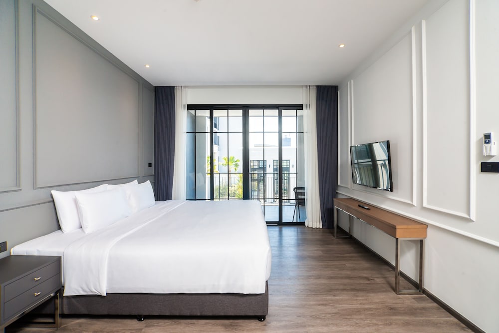 Deluxe Double Room, Pool View - Photo 7
