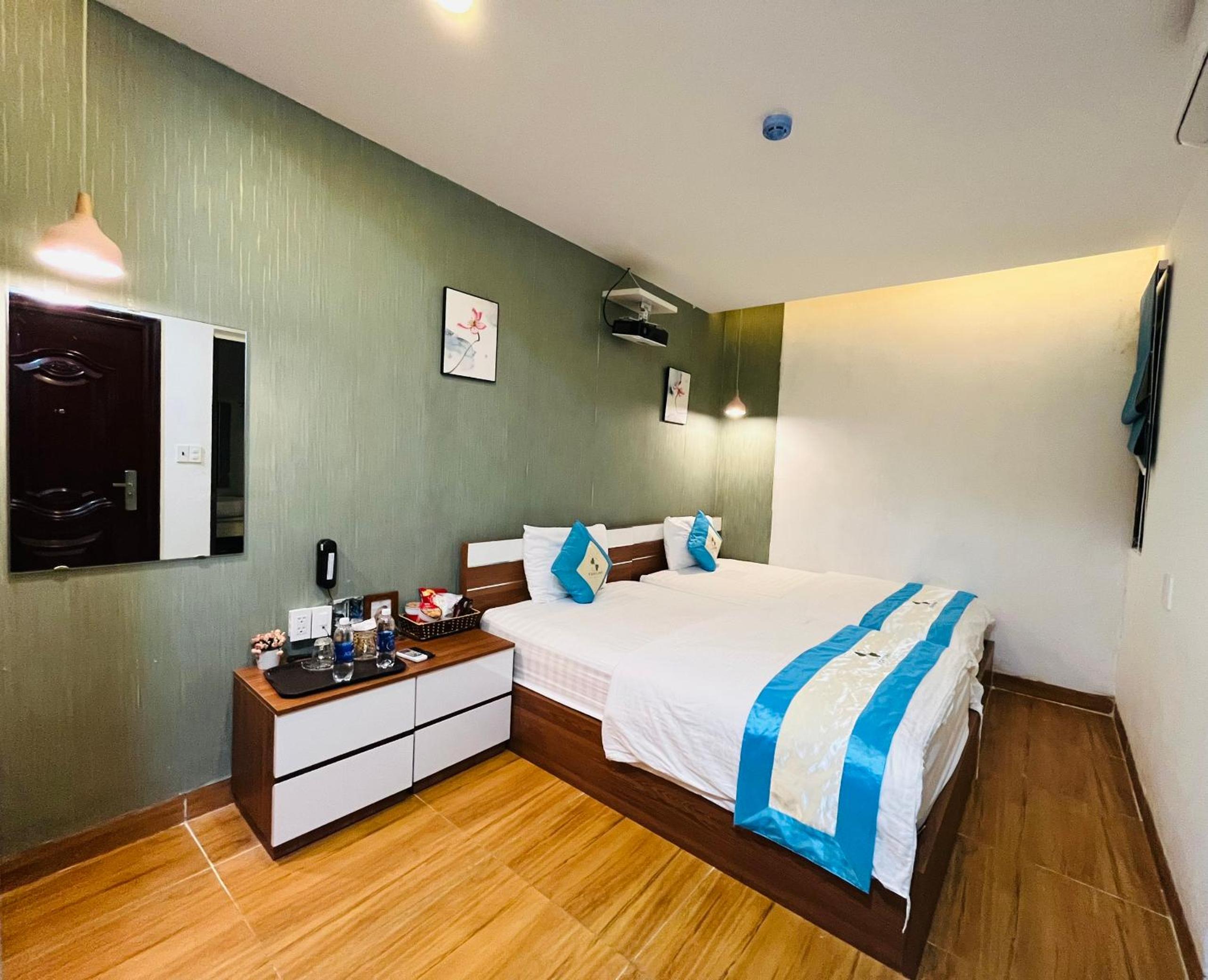 Standard Twin Room - Photo 3