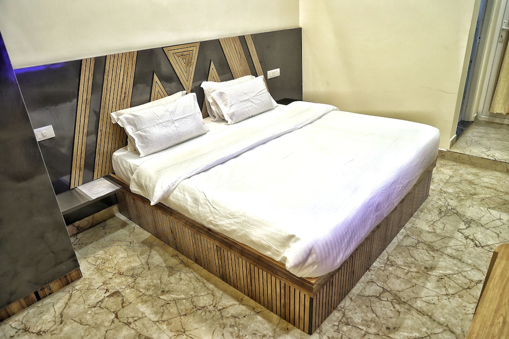Deluxe Room - Photo 6