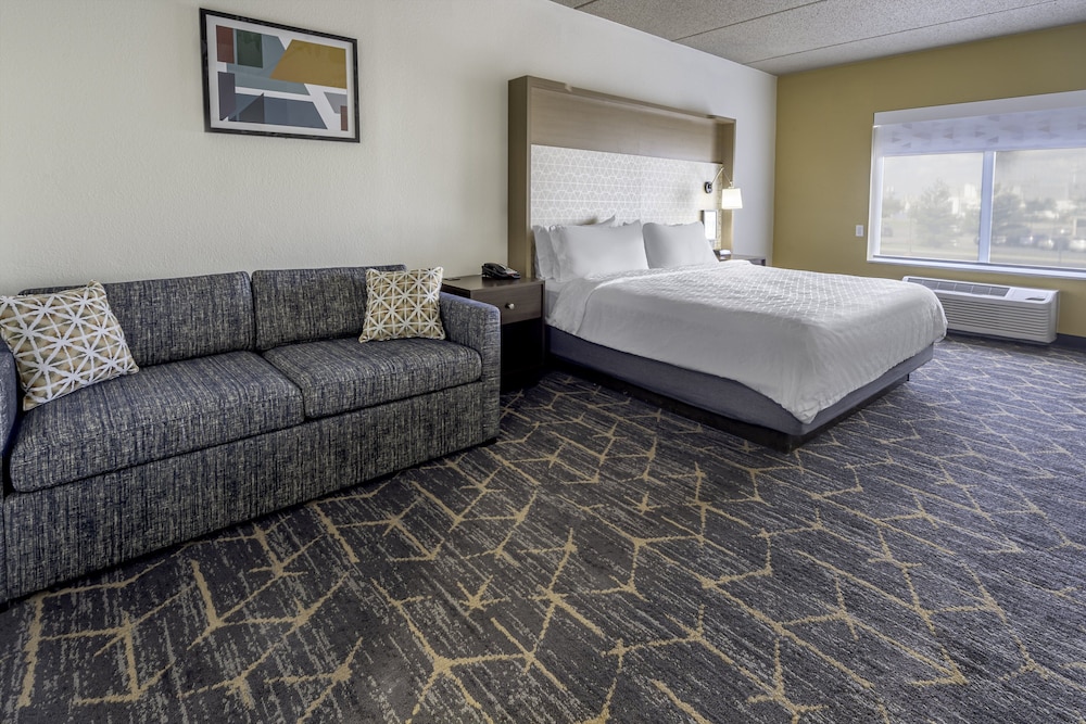 Standard Room, 1 King Bed, Accessible Bathtub (Communications) - Photo 5