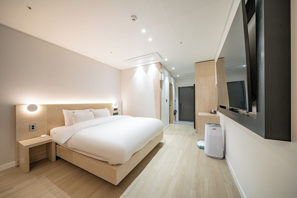 Deluxe View Room - Photo 6