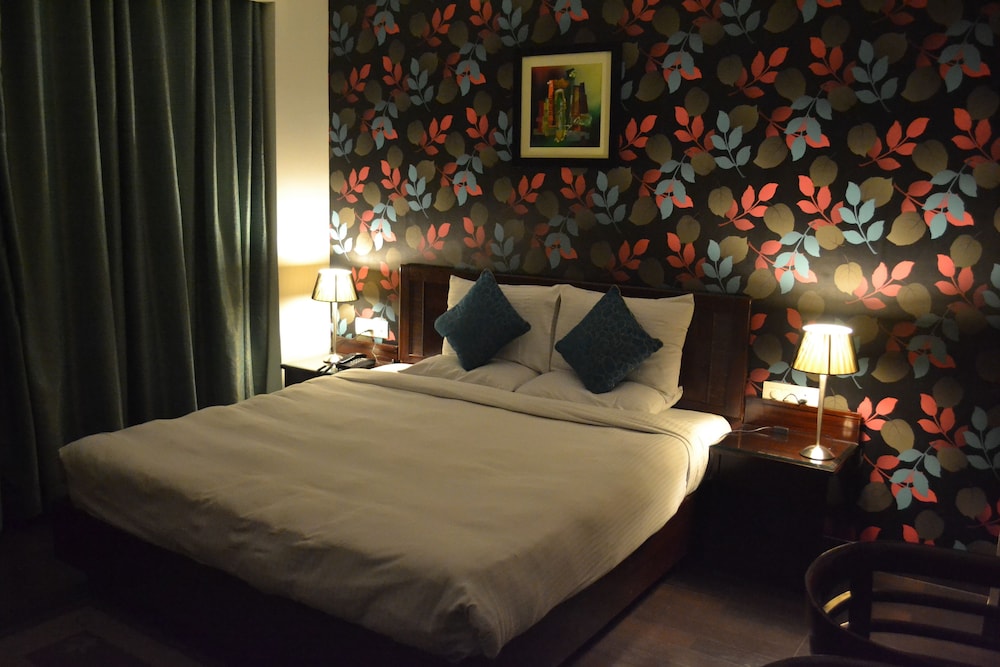 Royal Room - Photo 7