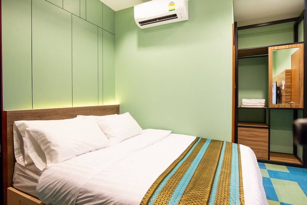 Deluxe Room, 1 Queen Bed, River View photo 2